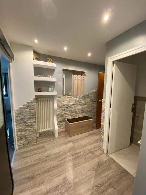 Appartement Proche Centre Ville Avec Parking Gratuit Анси Экстерьер фото